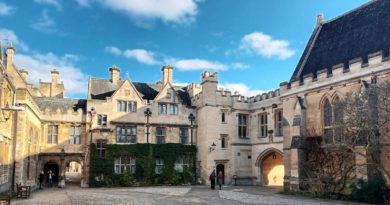 Le Front Quadrangle de Merton College, Oxford.